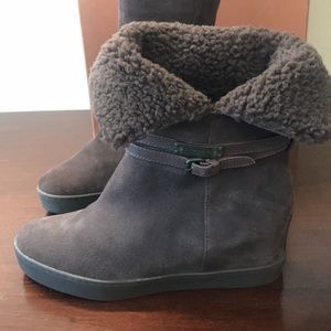 New never worn Coach Norell Suede Shearling Fold Over Cuff